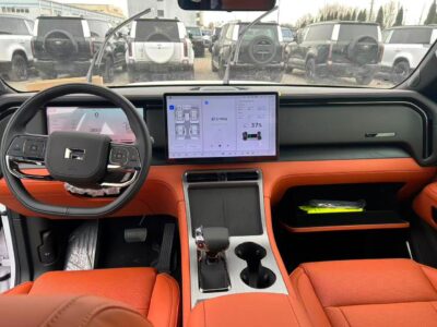 2027 ROX 01 VIP AWD 7-Seater1.5 Turbo 4 cylinders Petrol Engine White Orange SUV GCC