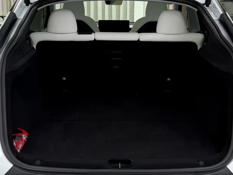 2025 Tesla Model Y Long Range Fully Electric Vehicle White SUV GCC Specs Excellent Condition