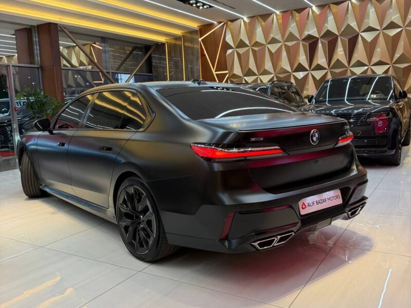 2023 BMW 760i xDRIVE M SPORT 4.4 Liters 8 Cylinders Petrol Engine Black Tan Sedan GCC