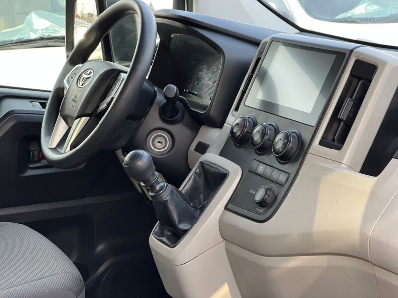 2025 Toyota Hiace 13 Seats 3.5 Litres 6 Cylinders Petrol Engine White Grey Van Manual GCC