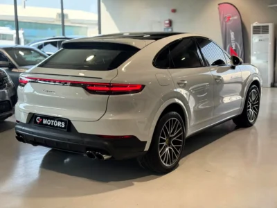 2022 Porsche Cayenne Coupé 3.0L Turbocharged V6 Petrol Engine White Red SUV GCC Specs