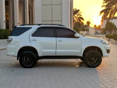 2015 Toyota Fortuner EXR 2.7 Litres 4-Cylinder Petrol Engine White Beige SUV GCC Specs