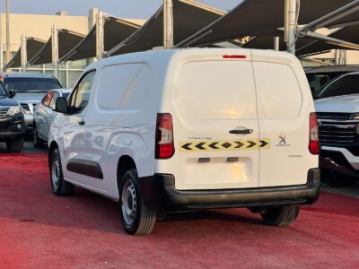 2023 Peugeot Partner 1.6 Litres 4 Cylinders Petrol Engine Manual White Grey Van GCC Specs