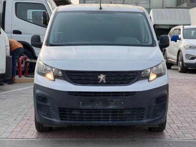 2023 Peugeot Partner 1.6 Litres 4 Cylinders Diesel Engine Manual White Grey Van GCC Specs