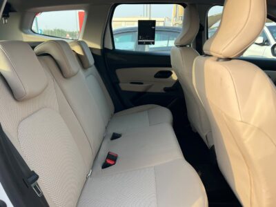 2023 Renault Duster 2.0 Litres V4 Petrol Engine White Beige SUV GCC Specs 4WD Automatic