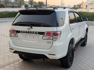 2015 Toyota Fortuner EXR 2.7 Litres 4-Cylinder Petrol Engine White Beige SUV GCC Specs