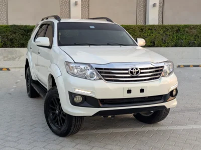 2015 Toyota Fortuner EXR 2.7 Litres 4-Cylinder Petrol Engine White Beige SUV GCC Specs