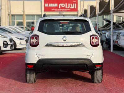 2023 Renault Duster 2.0 Litres V4 Petrol Engine White Beige SUV GCC Specs 4WD Automatic