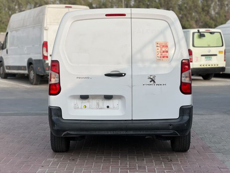 2023 Peugeot Partner 1.6 Litres 4 Cylinders Diesel Engine Manual White Grey Van GCC Specs