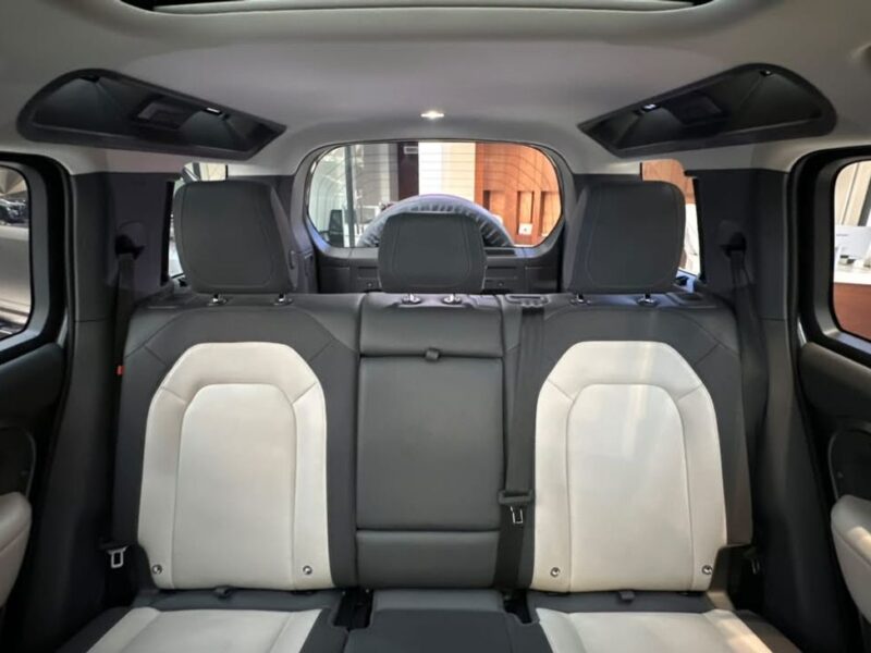 2023 Land Rover Defender P400 SE X Dynamics 3.0L 6 Cylinders Petrol Engine Silver White SUV