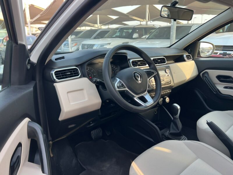 2023 Renault Duster 2.0 Litres V4 Petrol Engine White Beige SUV GCC Specs 4WD Automatic