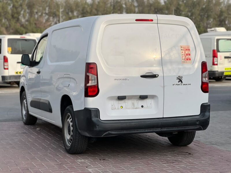 2023 Peugeot Partner 1.6 Litres 4 Cylinders Diesel Engine Manual White Grey Van GCC Specs