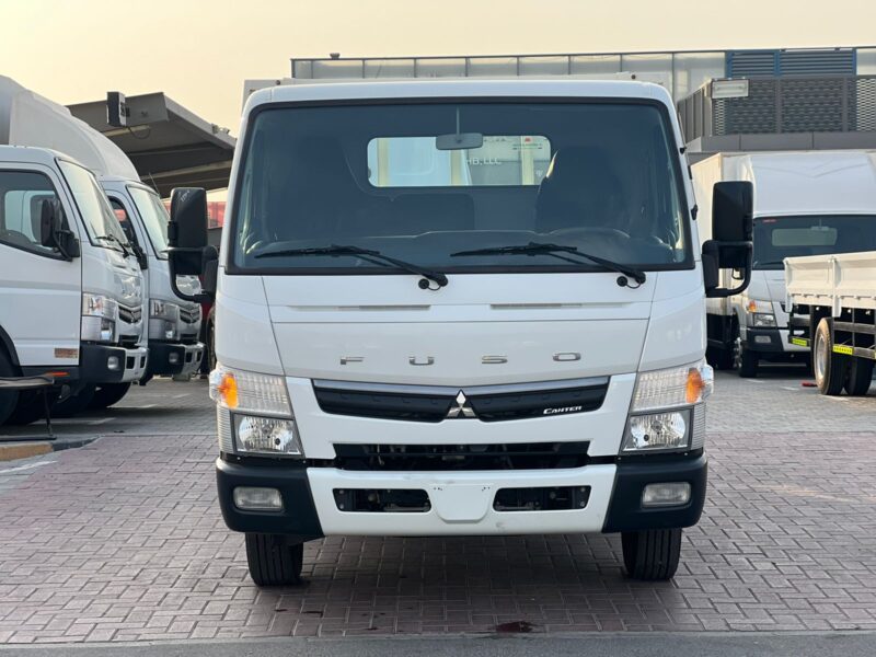 2025 Mitsubishi Canter 14FT Manual 4.2 Litres 4 Cylinders Diesel Engine White Black Truck GCC