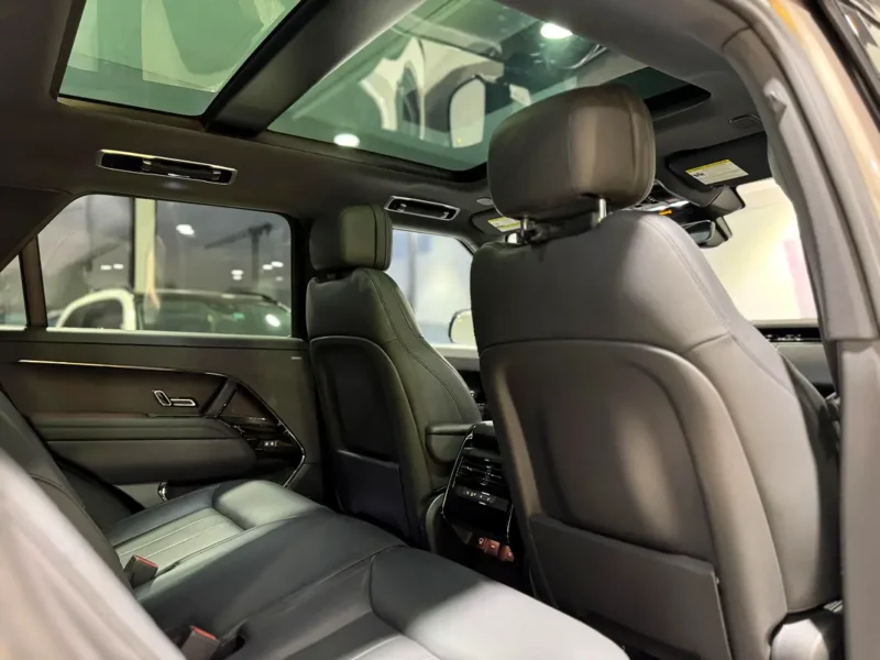 2023 Land Rover Range Rover Sport Dynamic SE 3.0L Turbocharged Inline-6 Brown Black SUV