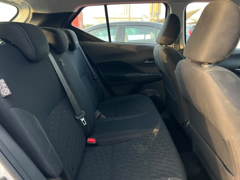 2024 Nissan Kicks 1.6 Liters 4 Cylinders Petrol Engine White Black SUV GCC Specs Automatic