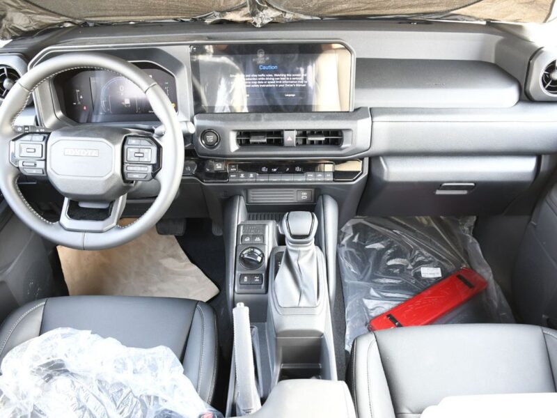 2027 TOYOTA FJ CRUISER 2.7 Litres 4 Cylinders Petrol Engine Black SUV GCC Specs