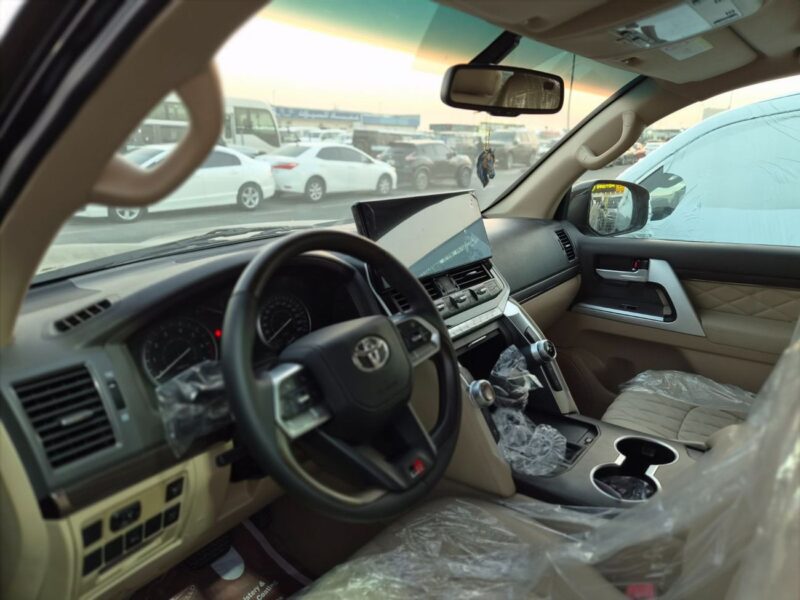 2014 Toyota Land Cruiser GXR 4.0 Litres 6 Cylinders Petrol Engine Black Beige SUV GCC Specs