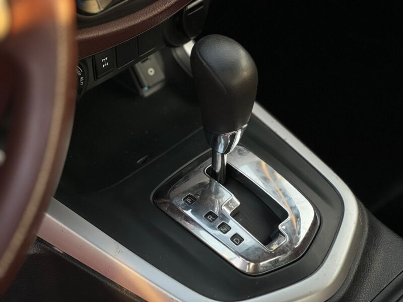 2020 Nissan Navara 2.5 Litres 4 Cylinders Petrol Engine White Red Pickup Truck GCC Specs
