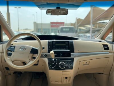 2020 Toyota Previa 8 Seats 2.4 Litres V4 Petrol Engine White Beige SUV GCC Specs Automatic