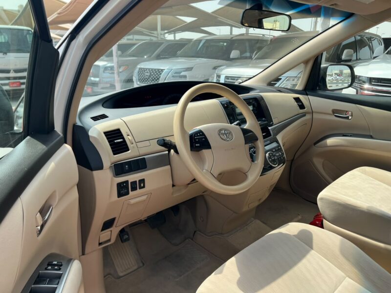 2020 Toyota Previa 8 Seats 2.4 Litres V4 Petrol Engine White Beige SUV GCC Specs Automatic