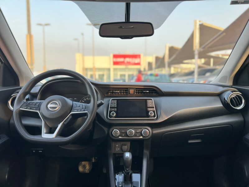 2024 Nissan Kicks 1.6 Liters 4 Cylinders Petrol Engine White Black SUV GCC Specs Automatic