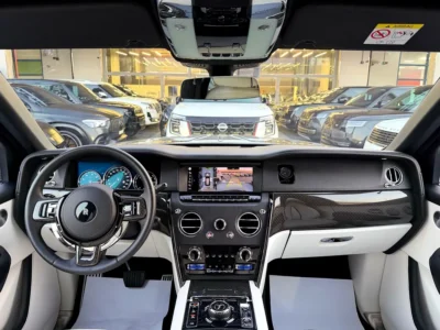 2021 Rolls-Royce Cullinan Black Badge Powerful V12 Engine Black White SUV European Specs
