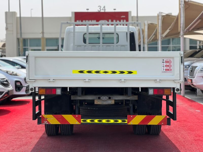 2025 Mitsubishi Canter 16FT Manual 4.2L 4 Cylinders Diesel Engine White Black Truck GCC