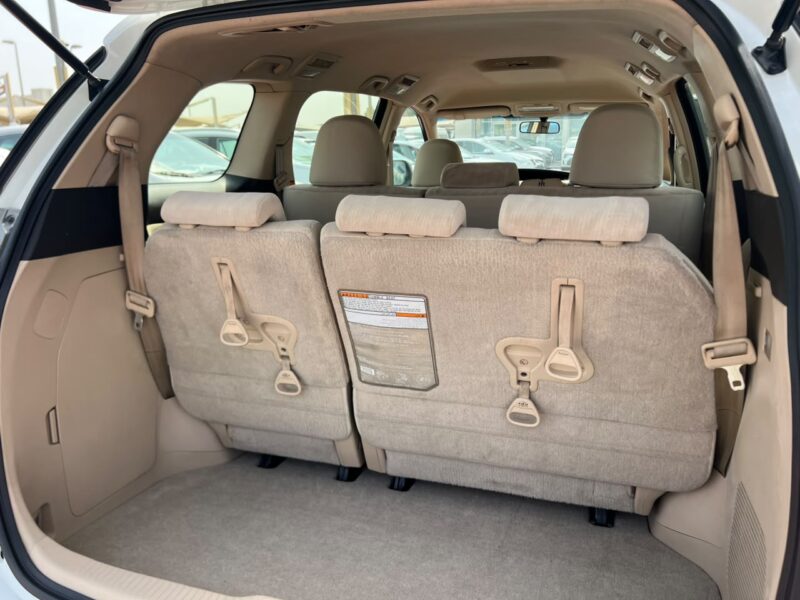 2020 Toyota Previa 8 Seats 2.4 Litres V4 Petrol Engine White Beige SUV GCC Specs Automatic