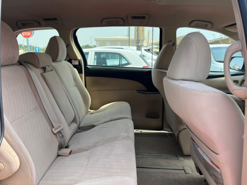 2020 Toyota Previa 8 Seats 2.4 Litres V4 Petrol Engine White Beige SUV GCC Specs Automatic