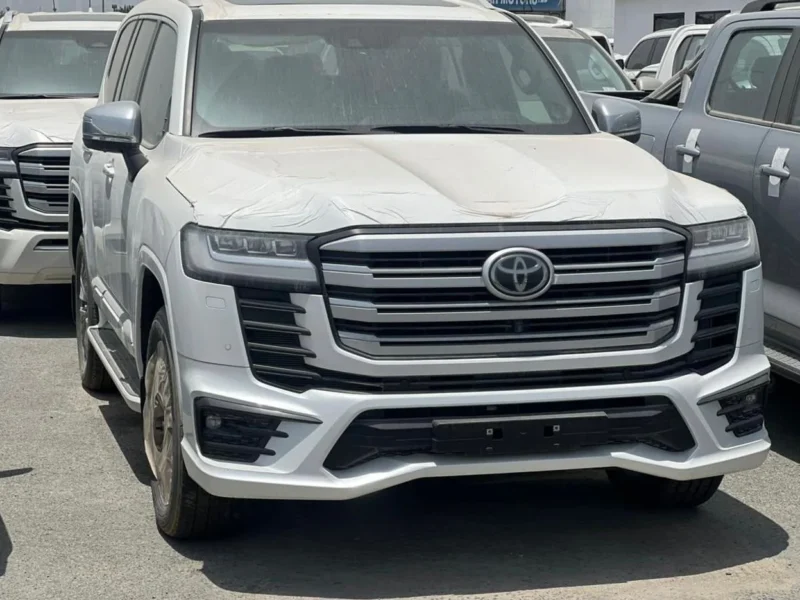 2024 Toyota Land Cruiser VXR 3.3L twin-turbo 6 Cylinders Diesel Engine White Red SUV GCC