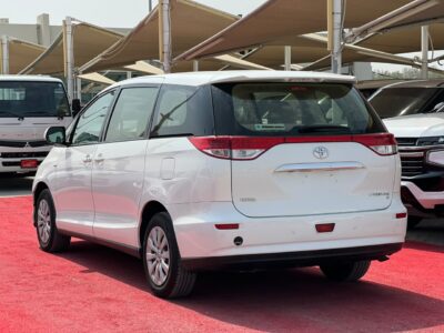 2020 Toyota Previa 8 Seats 2.4 Litres V4 Petrol Engine White Beige SUV GCC Specs Automatic