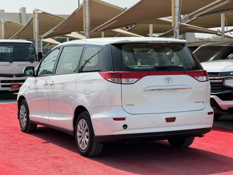 2020 Toyota Previa 8 Seats 2.4 Litres V4 Petrol Engine White Beige SUV GCC Specs Automatic