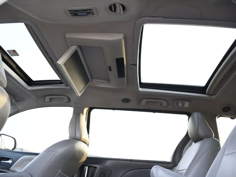 2025 Toyota Sienna LIMITED 3.5 Litres 6 Cylinders Petrol Engine Grey Van American Specs
