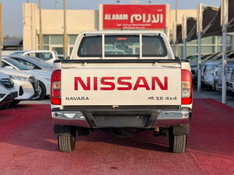 2020 Nissan Navara 2.5 Litres 4 Cylinders Petrol Engine White Red Pickup Truck GCC Specs