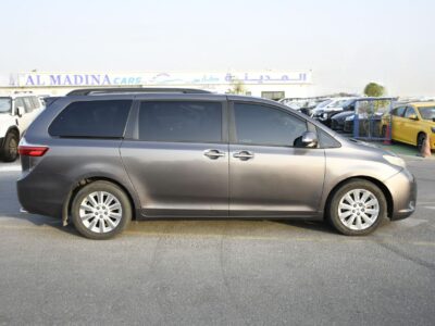 2025 Toyota Sienna LIMITED 3.5 Litres 6 Cylinders Petrol Engine Grey Van American Specs