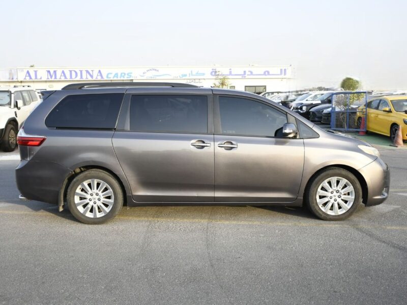 2025 Toyota Sienna LIMITED 3.5 Litres 6 Cylinders Petrol Engine Grey Van American Specs