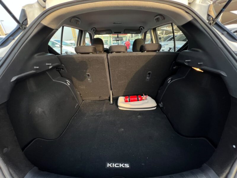 2024 Nissan Kicks 1.6 Liters 4 Cylinders Petrol Engine White Black SUV GCC Specs Automatic