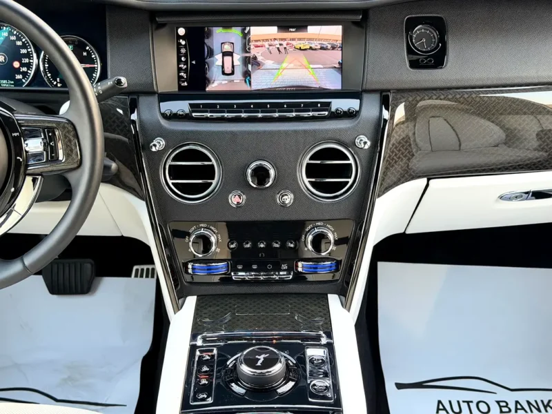 2021 Rolls-Royce Cullinan Black Badge Powerful V12 Engine Black White SUV European Specs