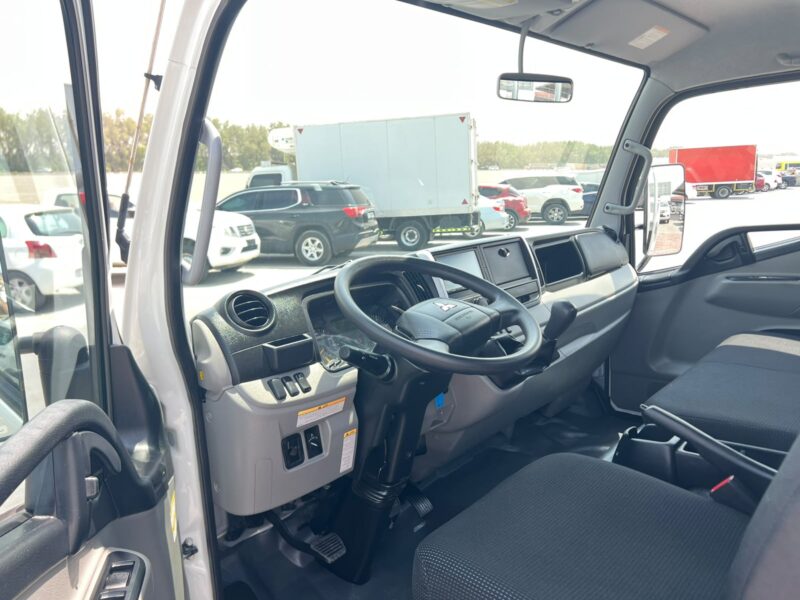 2025 Mitsubishi Canter 14FT Manual 4.2L 4 Cylinders Diesel Engine White Black Truck GCC