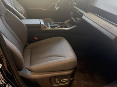 2026 Toyota RAV 4 Luxury 2.5 Litres 4 Cylinders Hybrid Engine Black SUV Chinese Specs