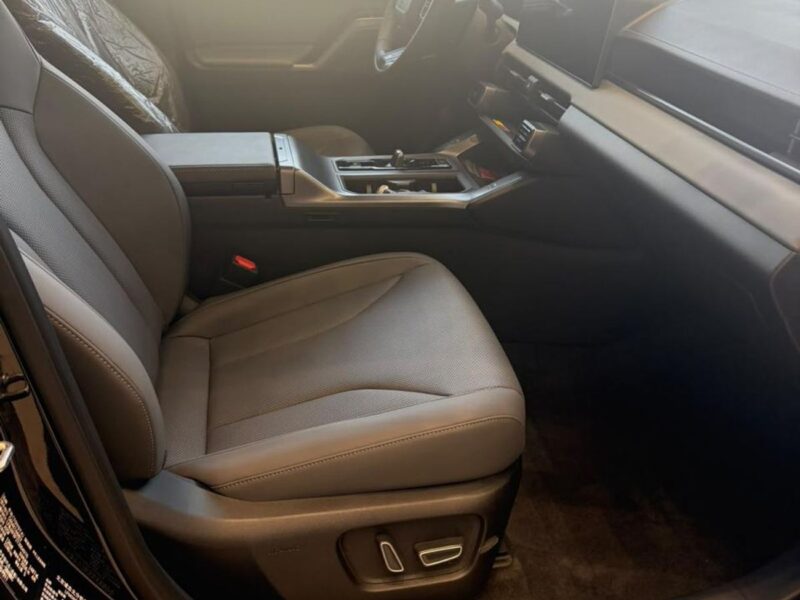2026 Toyota RAV 4 Luxury 2.5 Litres 4 Cylinders Hybrid Engine Black SUV Chinese Specs