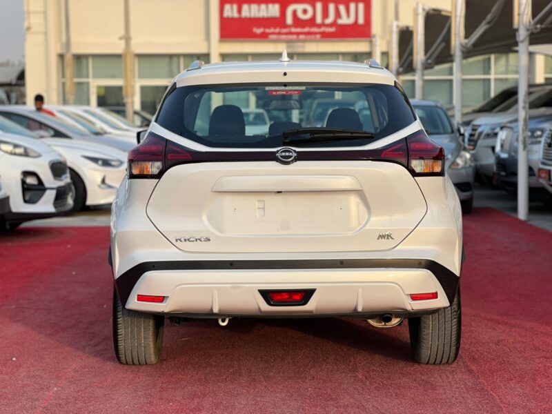 2024 Nissan Kicks 1.6 Liters 4 Cylinders Petrol Engine White Black SUV GCC Specs Automatic