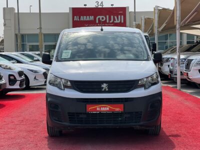 2023 Peaugeot Partner 1.6 Litres 4 Cylinders Diesel Engine White Grey Van Manual GCC Specs