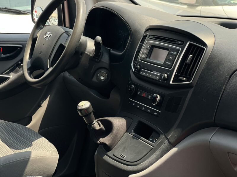 2021 Hyundai H1 3 Seats Manual 2.4L 4 Cylinders Petrol Engine White Grey Van GCC Specs
