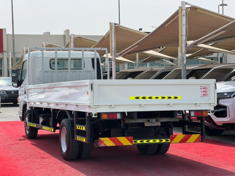 2025 Mitsubishi Canter 16FT Manual 4.2L 4 Cylinders Diesel Engine White Black Truck GCC