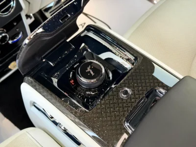 2021 Rolls-Royce Cullinan Black Badge Powerful V12 Engine Black White SUV European Specs