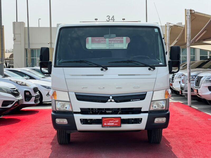 2025 Mitsubishi Canter 16FT Manual 4.2L 4 Cylinders Diesel Engine White Black Truck GCC