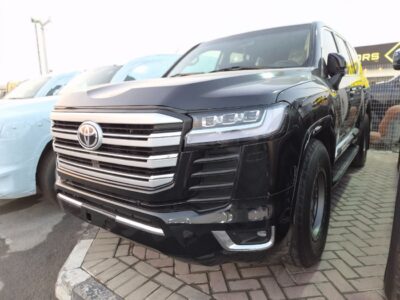 2014 Toyota Land Cruiser GXR 4.0 Litres 6 Cylinders Petrol Engine Black Beige SUV GCC Specs