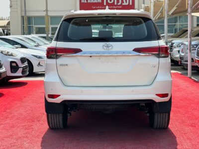 2022 Toyota Fortuner 4.0 Litres 6 Cylinders Petrol Engine White Tan SUV GCC Specs Automatic
