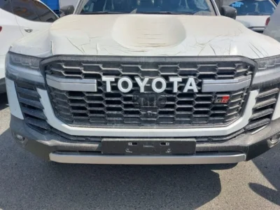 2024 Toyota Land Cruiser GR Sport 3.3L twin-turbo 6 Cylinders Diesel Engine White Red SUV GCC